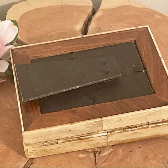 Artisan Bone-Carved Dual Photo Frame - Picture 9 of 11